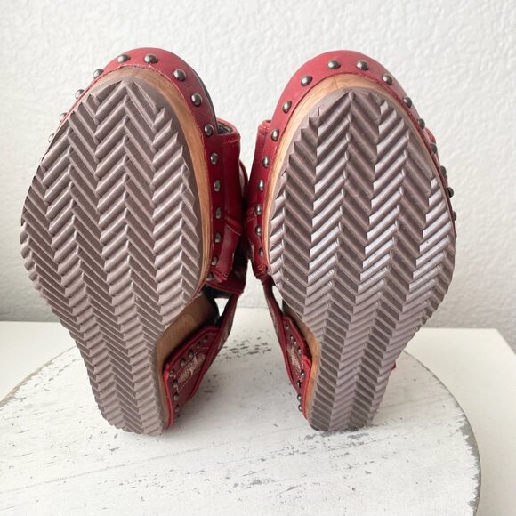 Elegant Red Embroidered Wedges - Picture 8 of 11